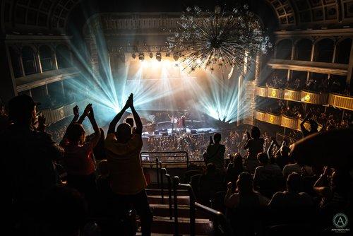 carousel-hero-element image-0